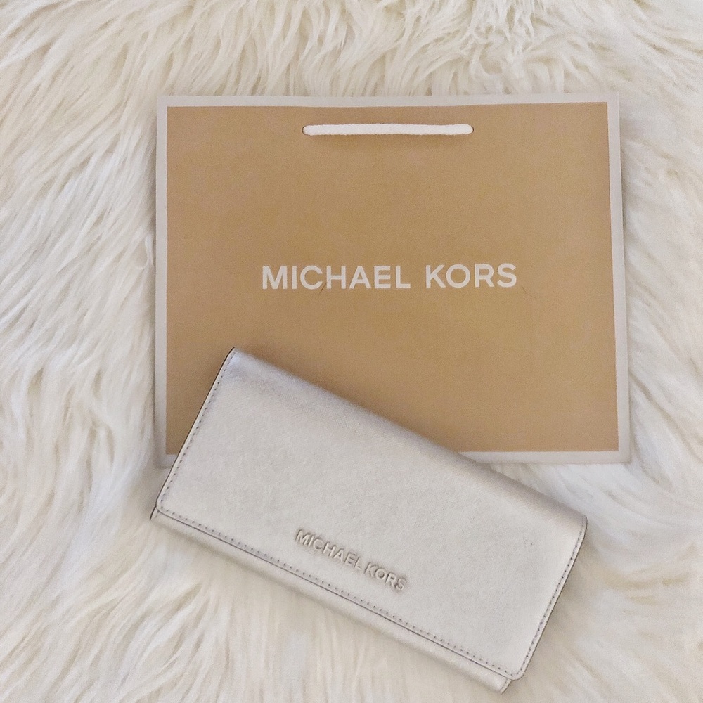 🆕 Jet Set Travel Wallet 🎀